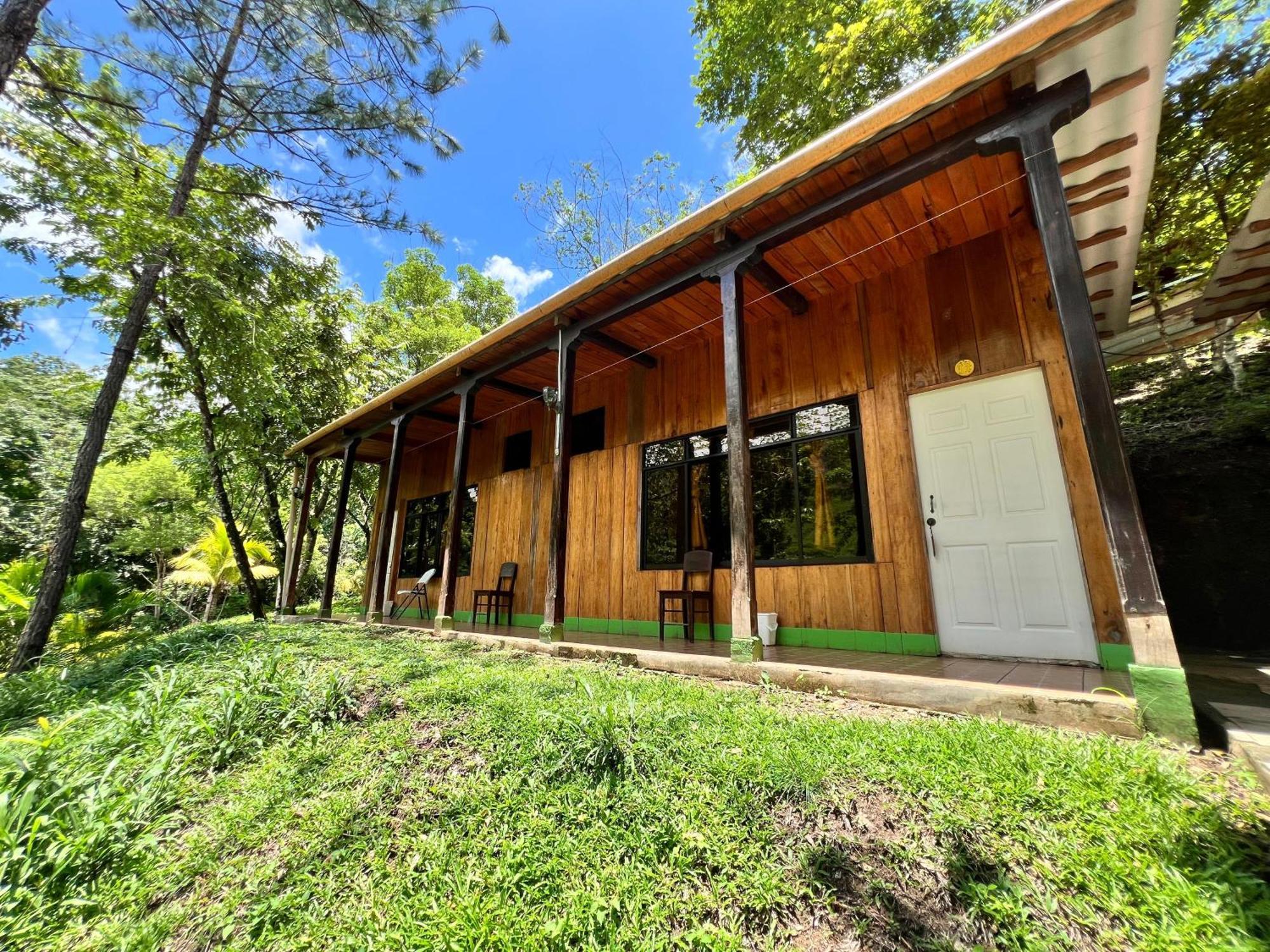 Albergue Oasis The Traveler Lanquín Exterior foto