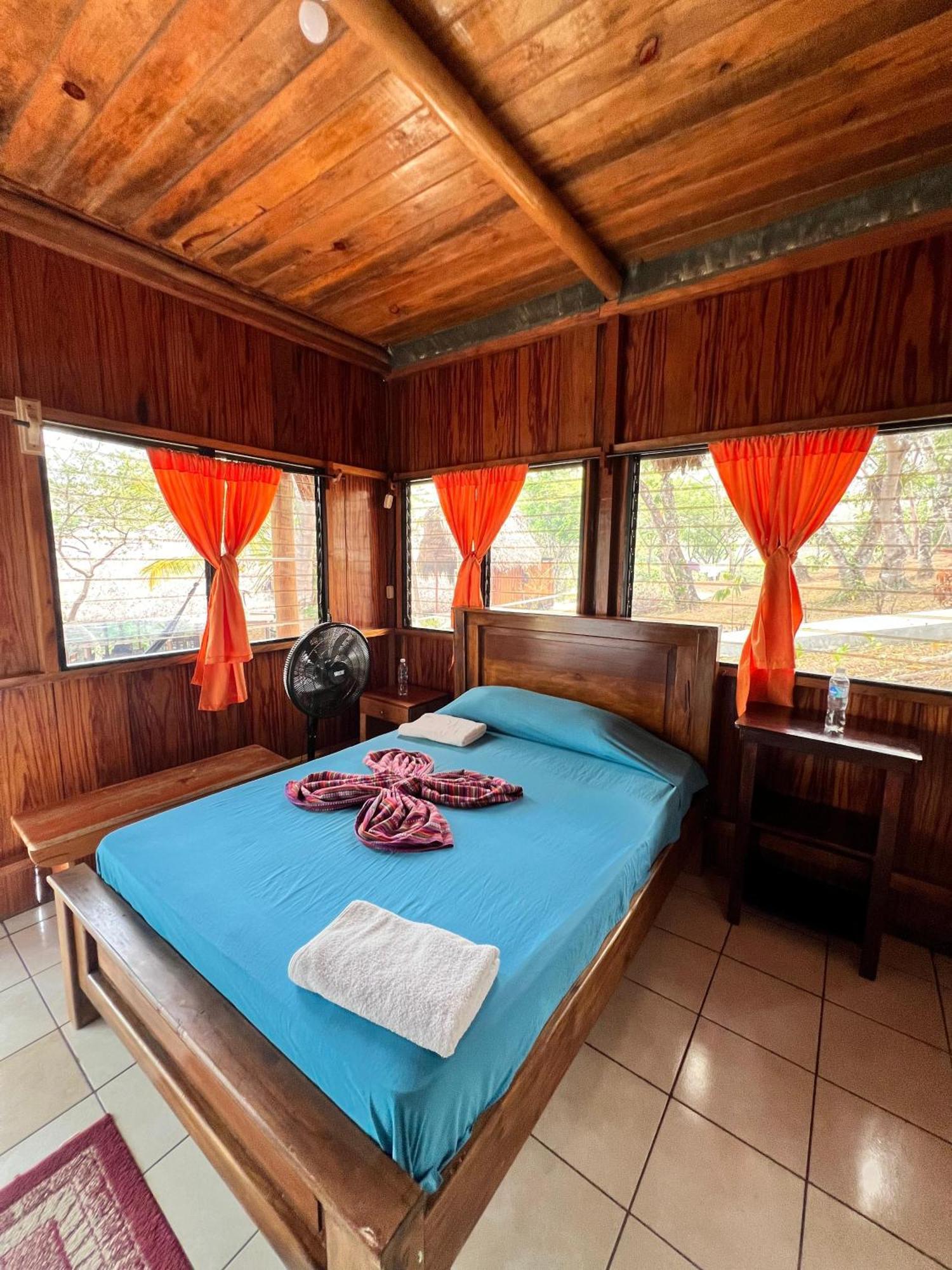 Albergue Oasis The Traveler Lanquín Exterior foto
