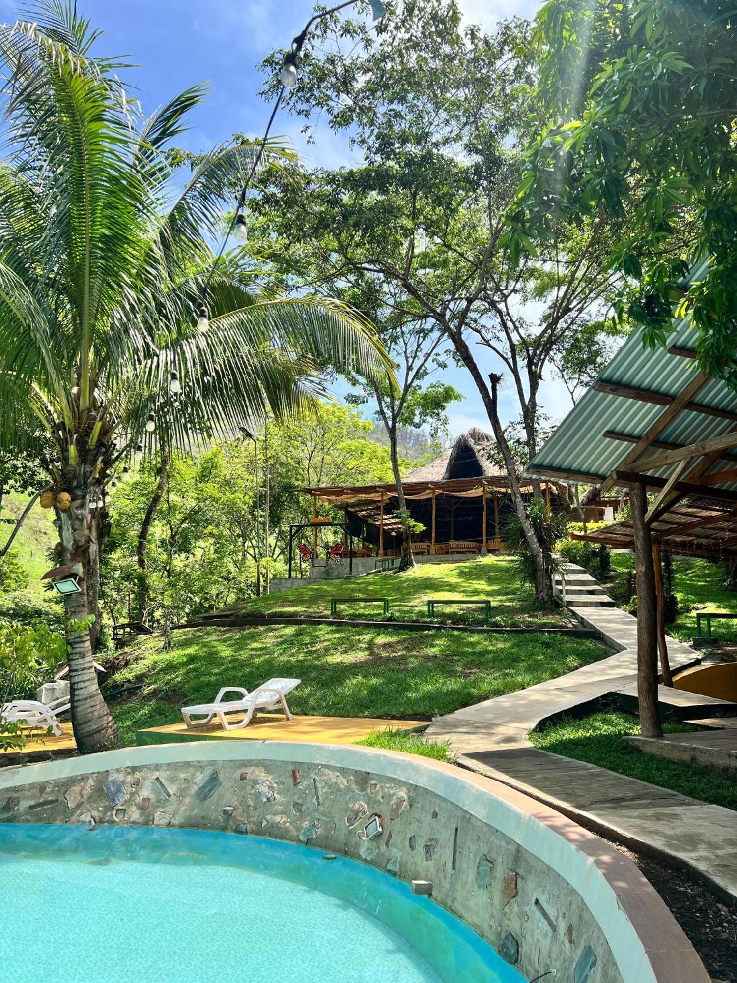 Albergue Oasis The Traveler Lanquín Exterior foto