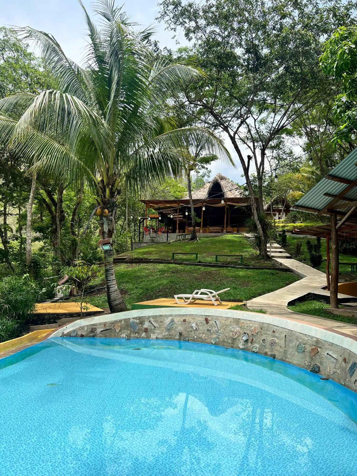 Albergue Oasis The Traveler Lanquín Exterior foto