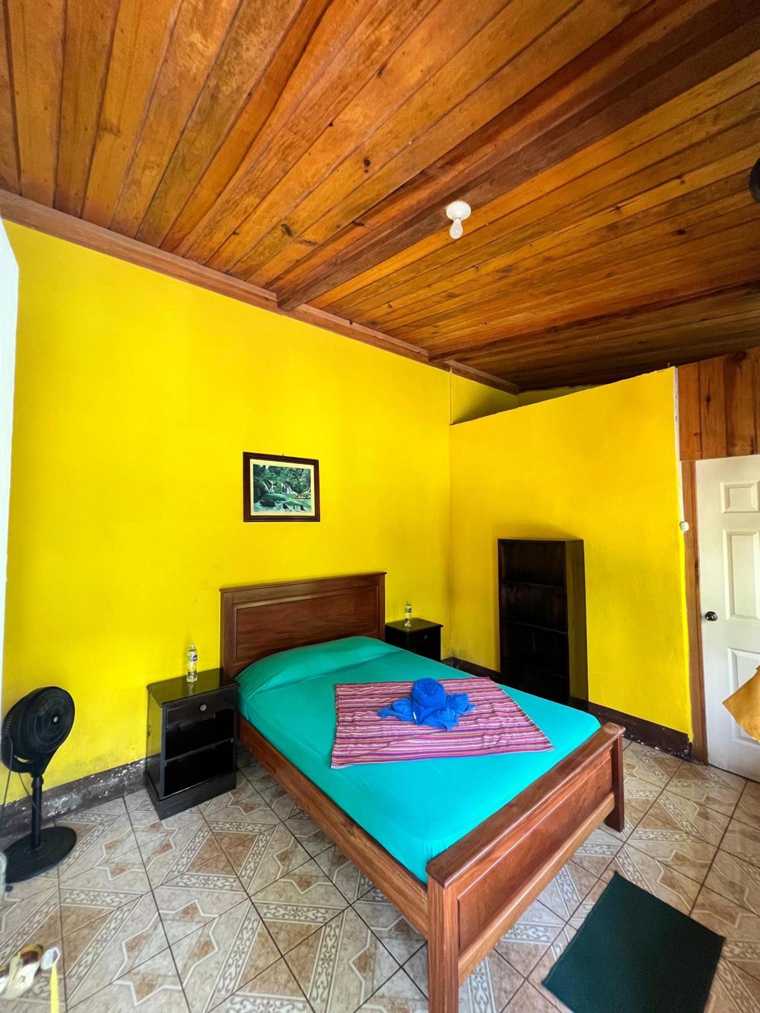Albergue Oasis The Traveler Lanquín Exterior foto