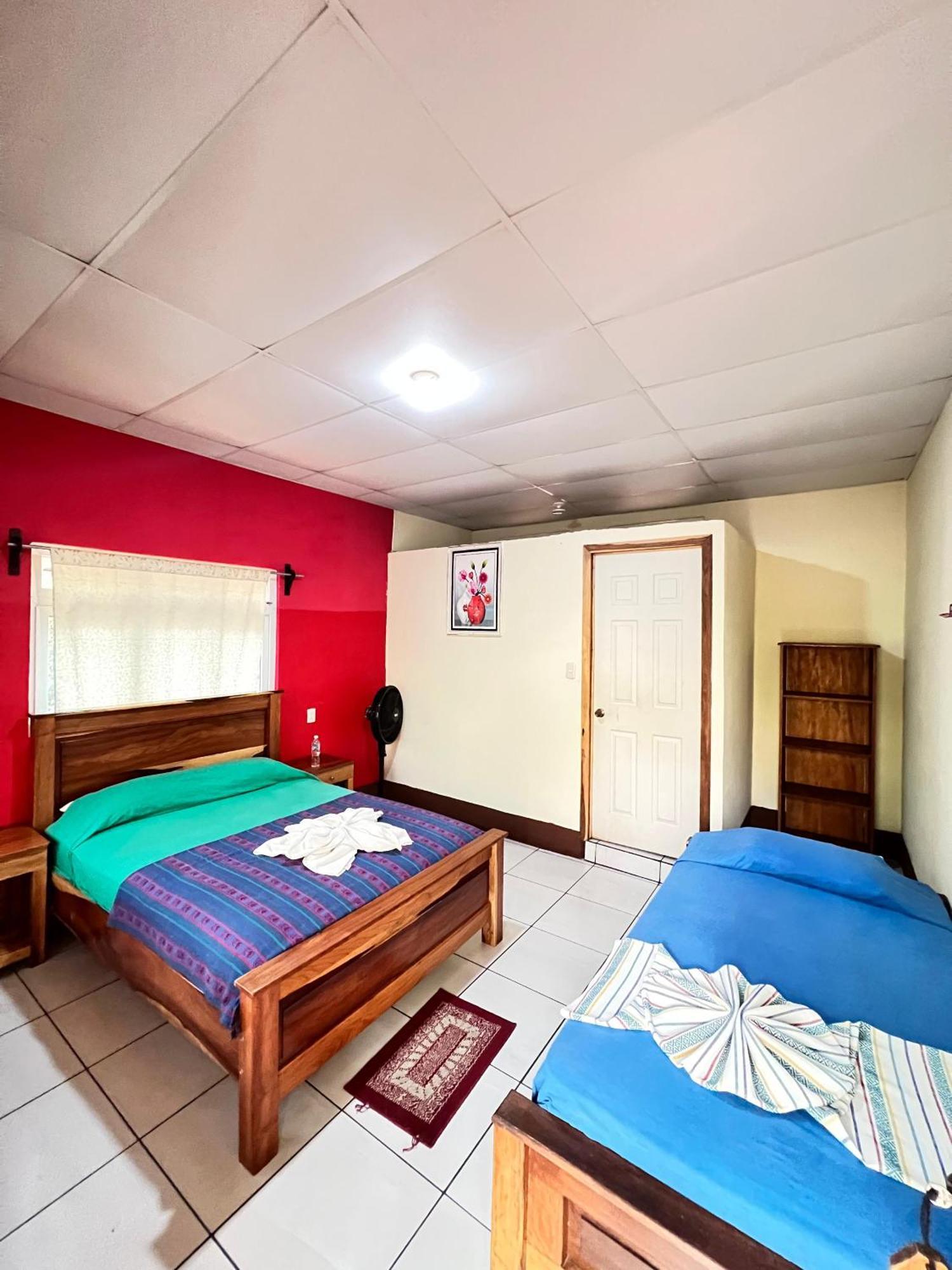 Albergue Oasis The Traveler Lanquín Exterior foto
