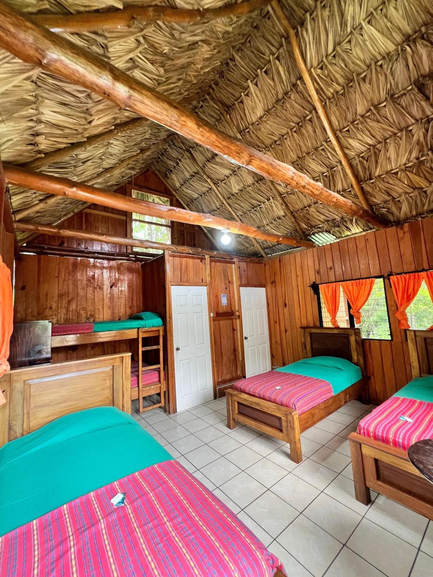 Albergue Oasis The Traveler Lanquín Exterior foto