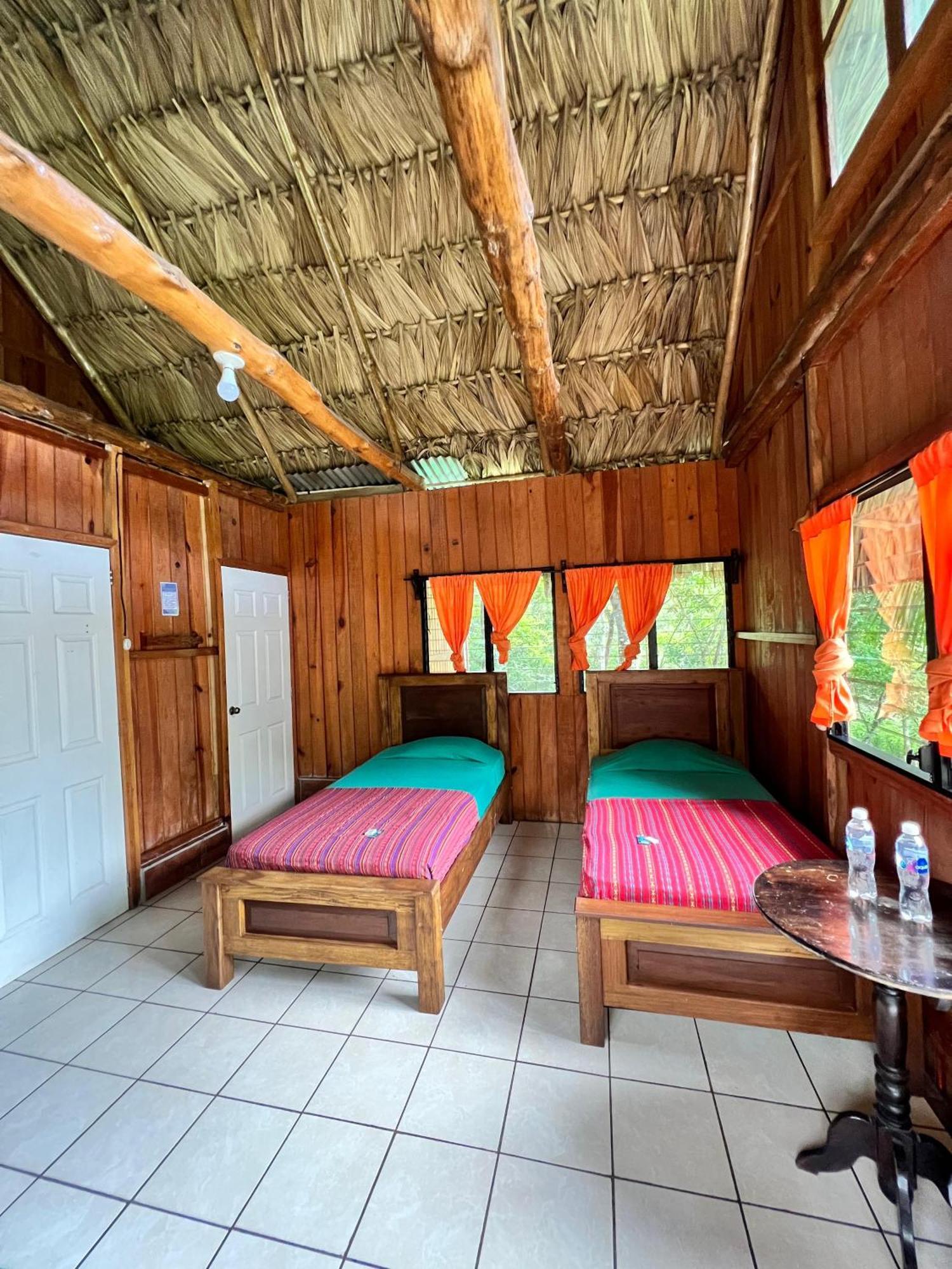 Albergue Oasis The Traveler Lanquín Exterior foto