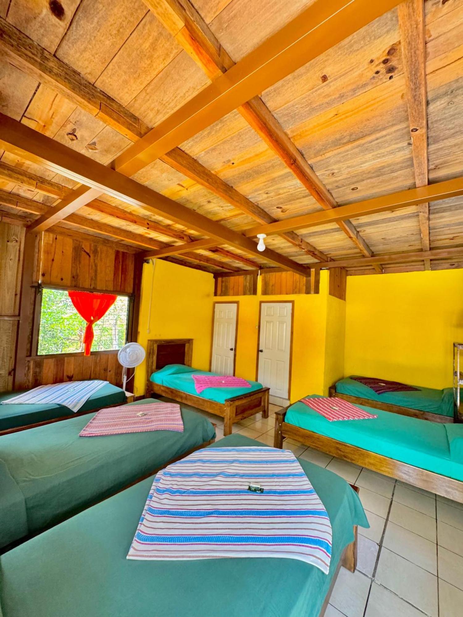 Albergue Oasis The Traveler Lanquín Exterior foto