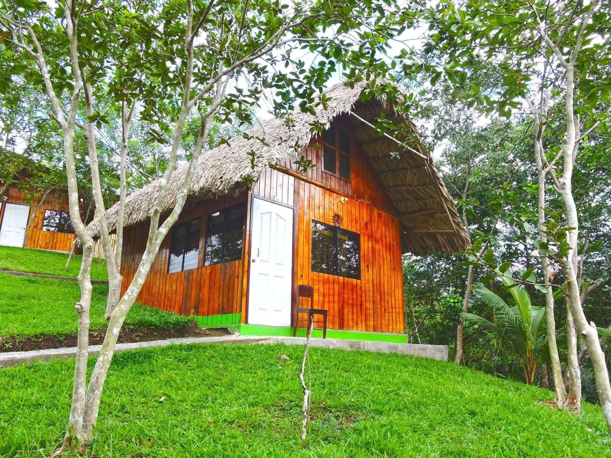 Albergue Oasis The Traveler Lanquín Exterior foto