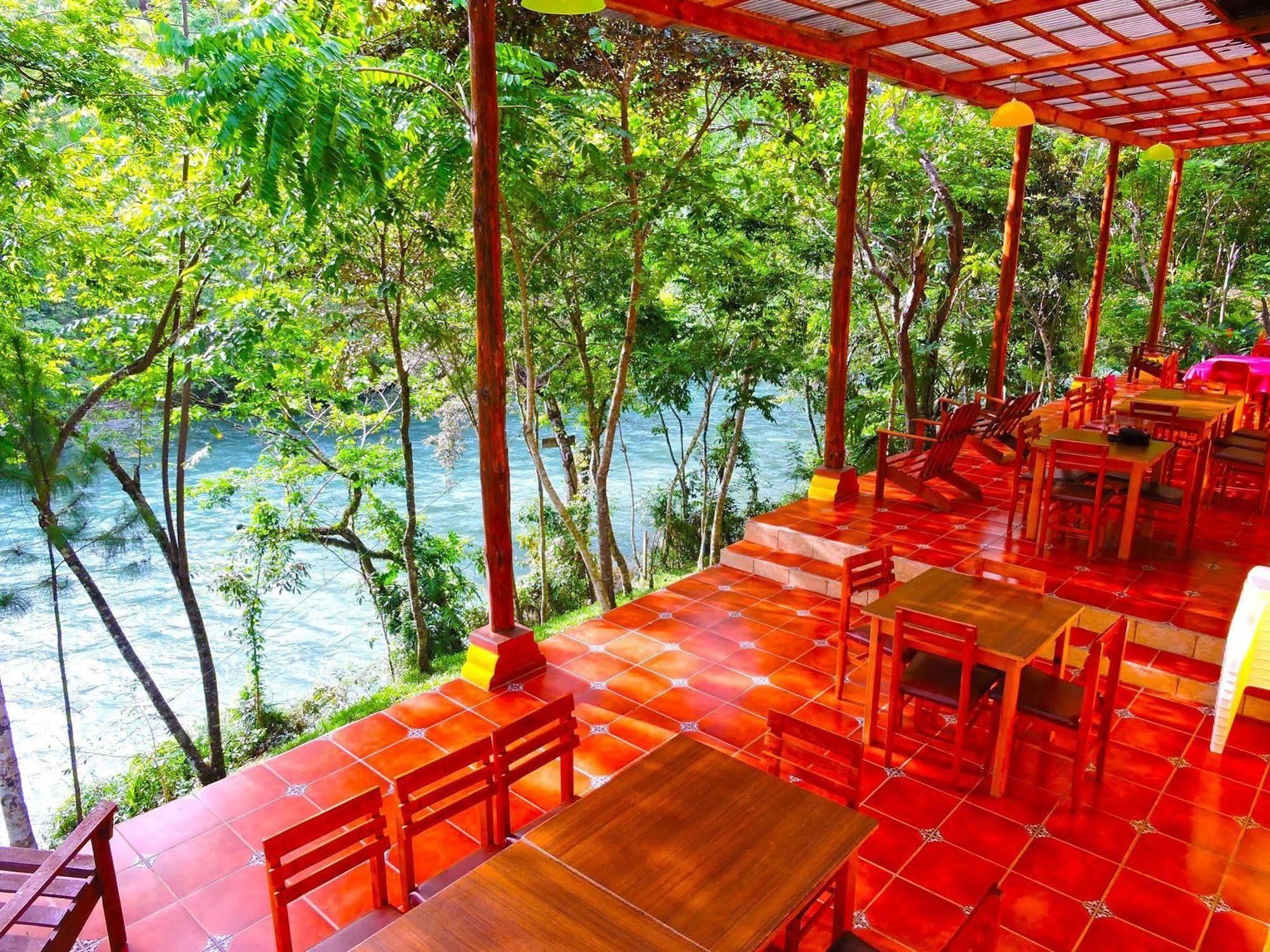 Albergue Oasis The Traveler Lanquín Exterior foto